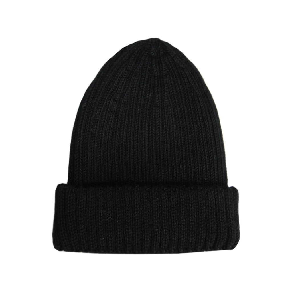 black knitted beanie